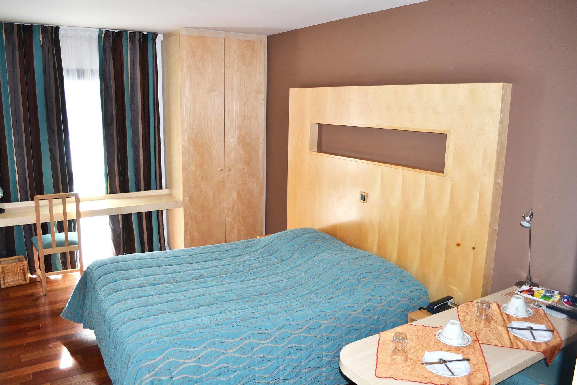 Hotel La Scala Pithiviers Eksteriør bilde