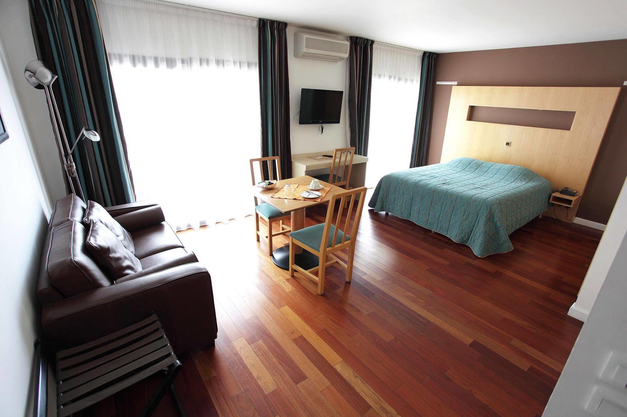 Hotel La Scala Pithiviers Eksteriør bilde